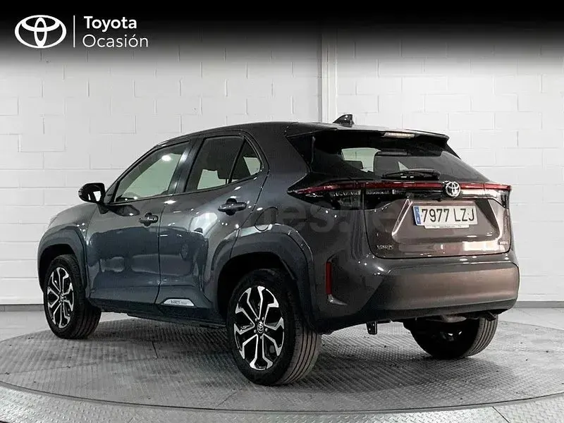 Usado Toyota Yaris Cross Active 116 CV (85 kW) 2022 Gris / plata SUV