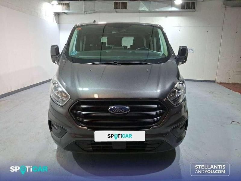 Usado Ford Tourneo Trend 137 CV (100 kW) 2023 Gris Monovolumen