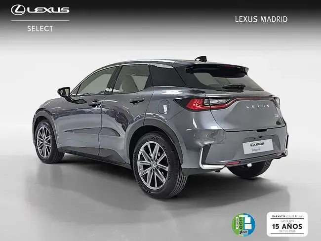 Usado Lexus LBX 136 CV (100 kW) 2025 Gris SUV