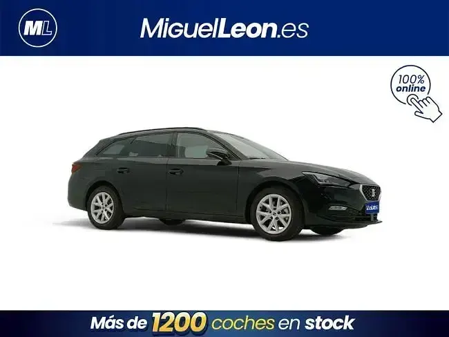 Usado Seat Leon Style 131 CV (96 kW) 2023 Negro Familiar