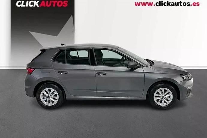 Usado Skoda Fabia Essence 80 CV (58 kW) 2025 Plata Utilitario