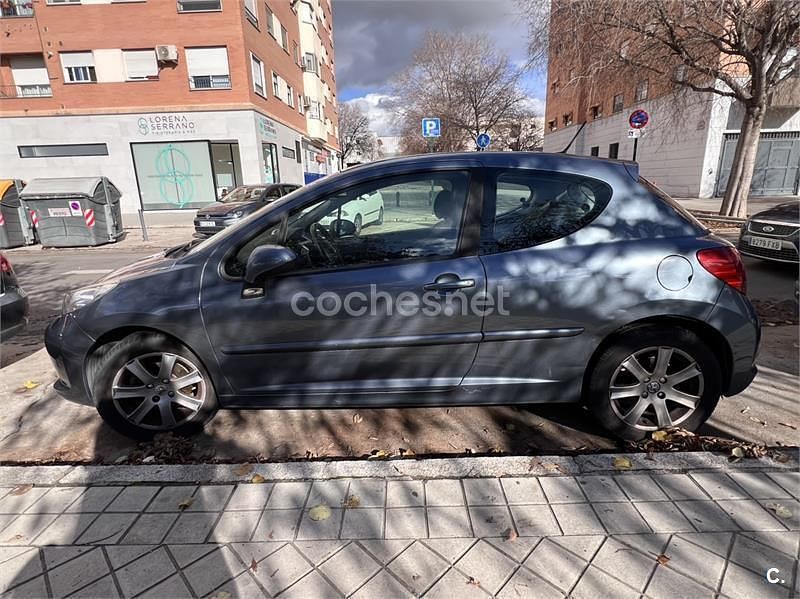 Usado Peugeot 207 110 CV (80 kW) 2007 Gris / plata Berlina