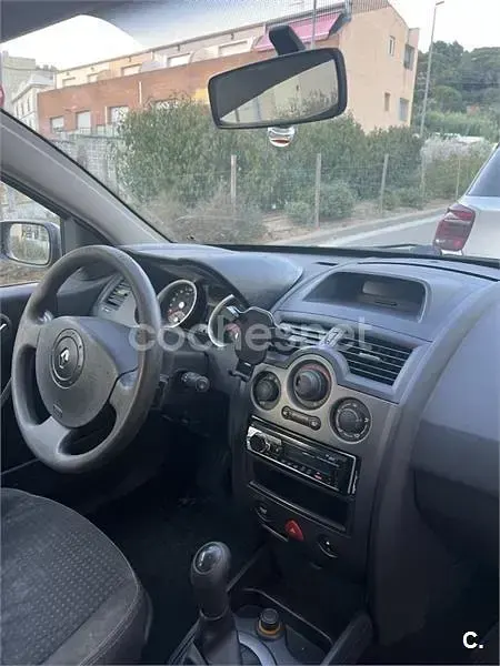 Usado Renault Mégane Dynamique 80 CV (58 kW) 2005 Negro Berlina