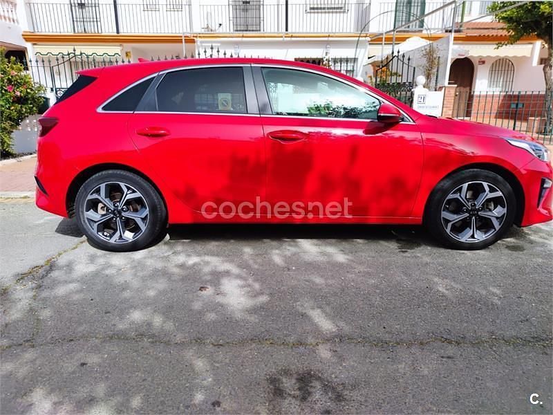 Usado Kia Ceed 140 CV (102 kW) 2018 Rojo Utilitario