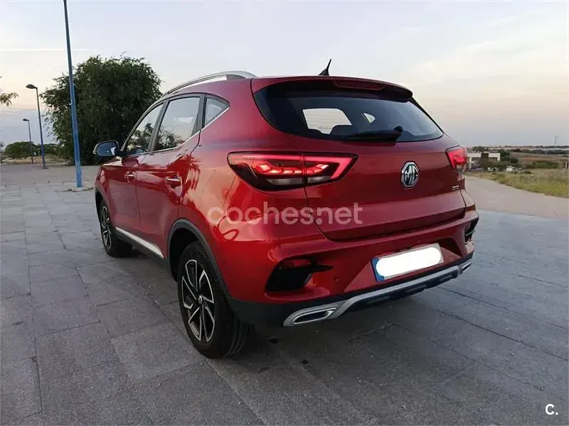 Usado MG ZS Luxury 111 CV (81 kW) 2023 Rojo SUV