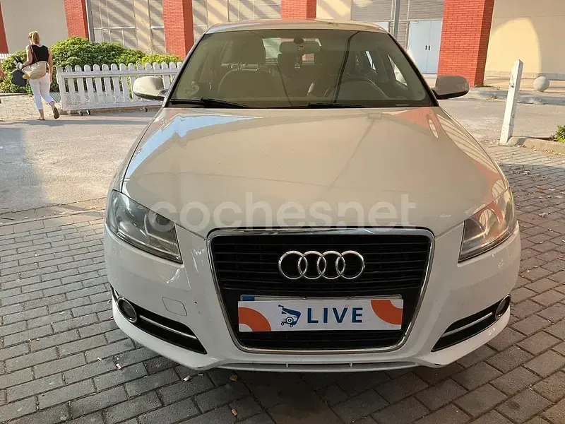 Usado Audi A3 Sportback Attraction 105 CV (77 kW) 2011 Blanco Utilitario