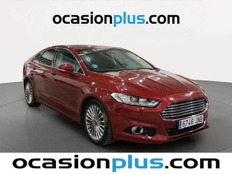 Usado Ford Mondeo Titanium 240 CV (176 kW) 2016 Rojo Berlina