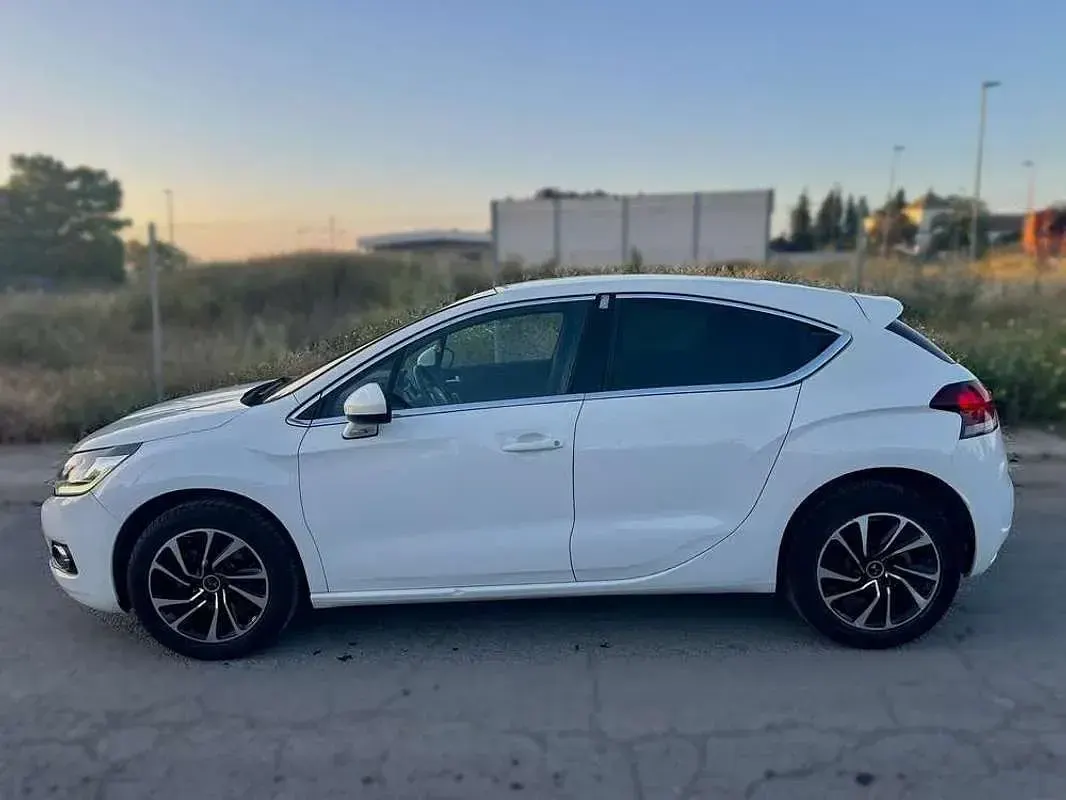 Usado DS Automobiles DS4 120 CV (88 kW) 2016 Blanco Berlina