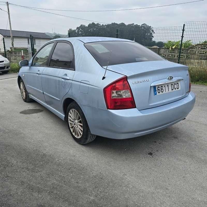 Usado Kia Cerato LX 112 CV (82 kW) 2004 Azul Berlina