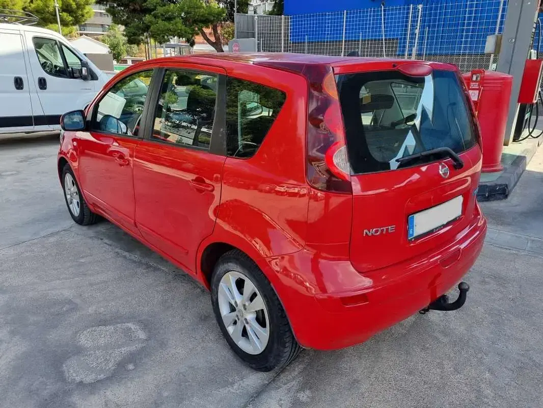Usado Nissan Note Tekna 86 CV (63 kW) 2011 Rojo Utilitario