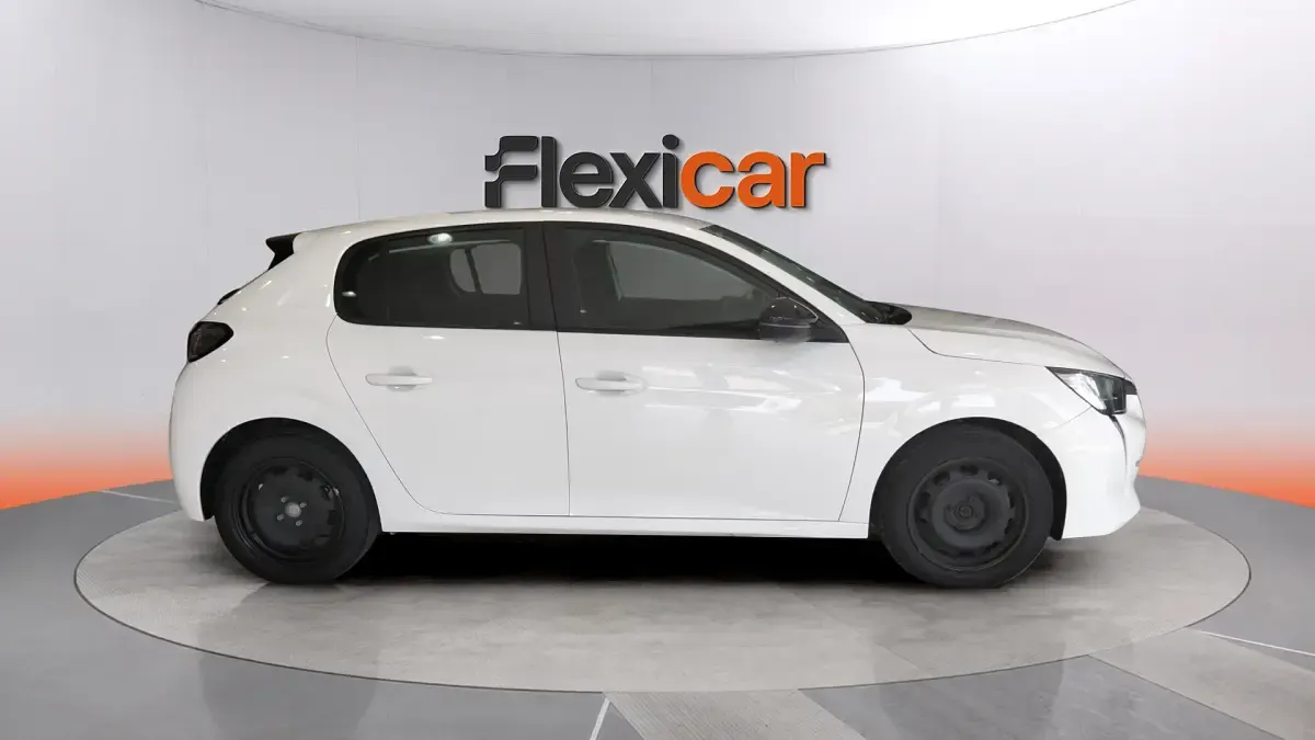 Usado Peugeot 208 Active 101 CV (74 kW) 2023 Blanco Utilitario