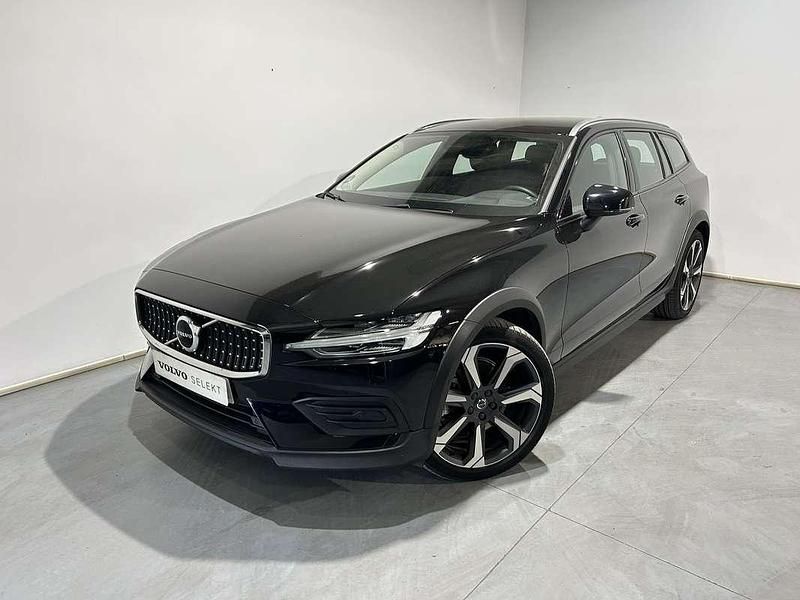 Usado Volvo V60 CC Core 197 CV (144 kW) 2023 Negro Familiar