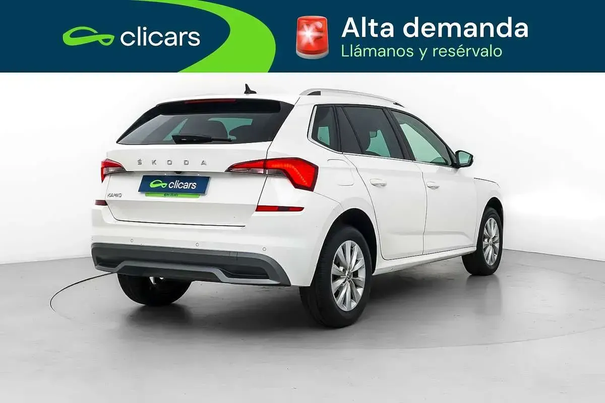 Usado Skoda Kamiq Ambition 110 CV (80 kW) 2022 Blanco SUV