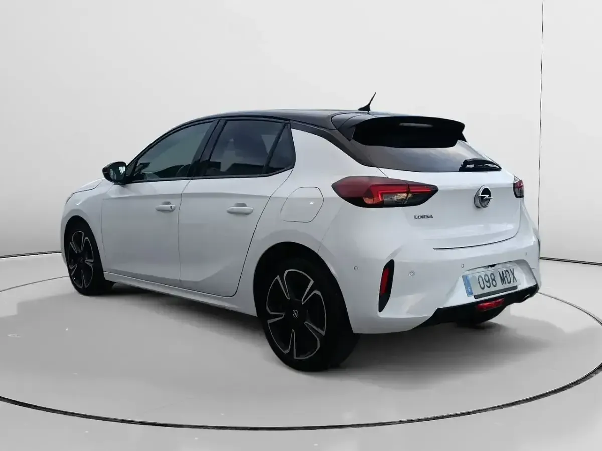 Usado Opel Corsa GS Line 101 CV (74 kW) 2023 Blanco Utilitario