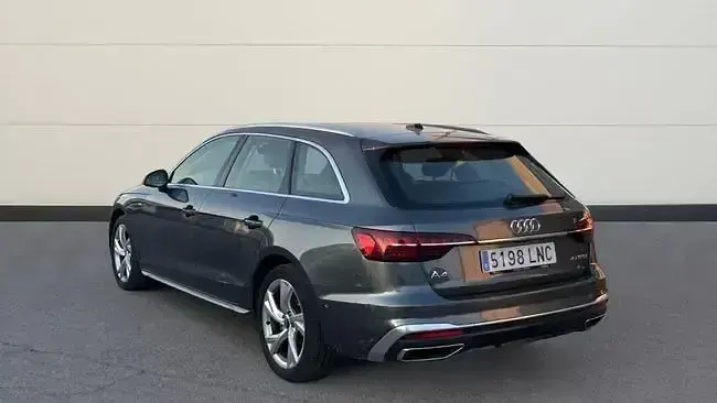 Usado Audi A4 S-Line 204 CV (150 kW) 2021 Gris / plata Familiar