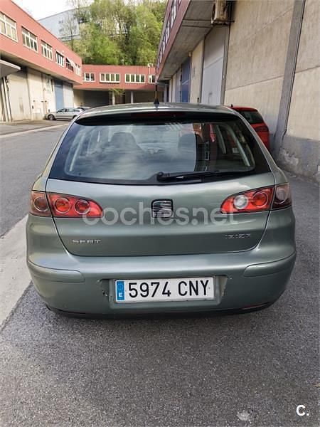 Używany Seat Ibiza Reference 64 KM (47 kW) 2004 Zielony Hatchback