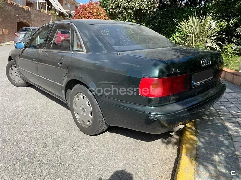 Usado Audi A8 Premium 300 CV (220 kW) 1995 Negro Berlina