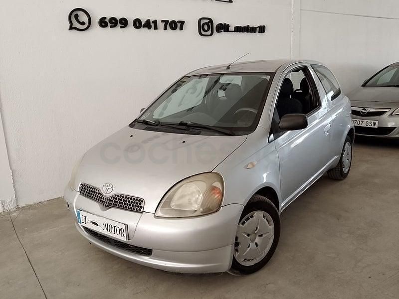 Usado Toyota Yaris Luna 86 CV (63 kW) 2002 Gris / plata Berlina