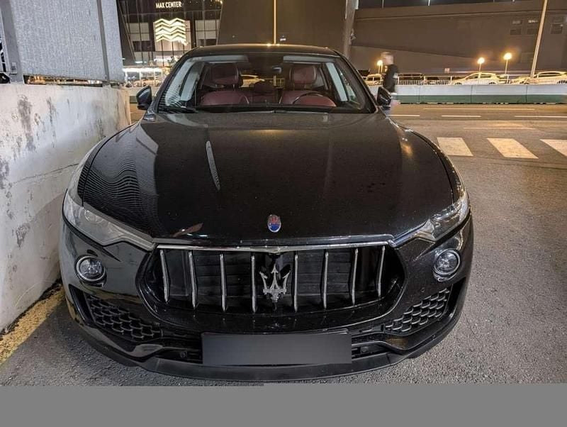 Negro Usado 2019 Maserati Levante GranLusso SUV | 29.990 € (Super precio) - Imagen 1/4