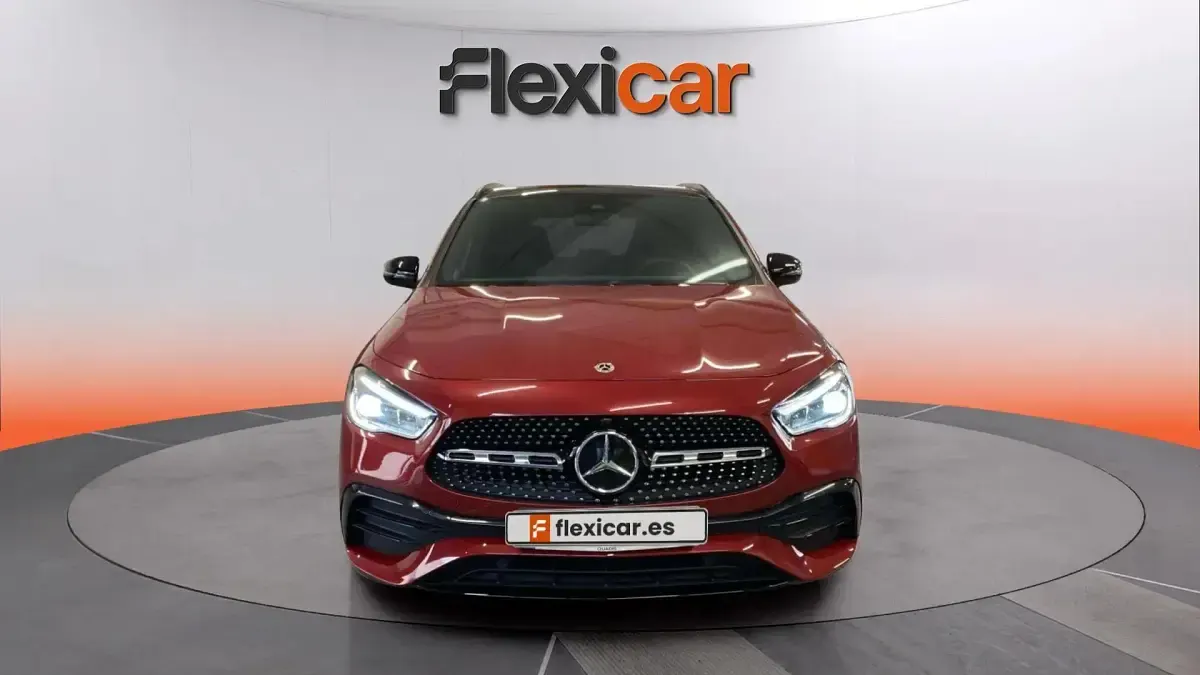 Usado Mercedes GLA200 150 CV (110 kW) 2023 Granate SUV