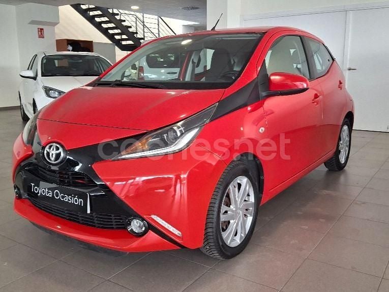 Rojo Usado 2018 Toyota Aygo X-play Utilitario | 9500 € (Precio justo) - Imagen 1/4