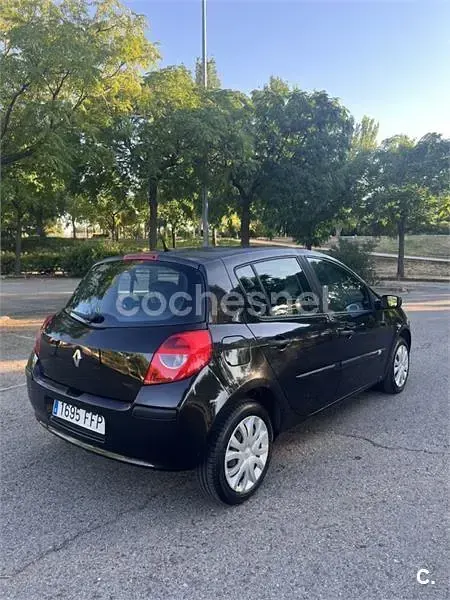 Usado Renault Clio II 60 CV (44 kW) 2006 Negro Berlina