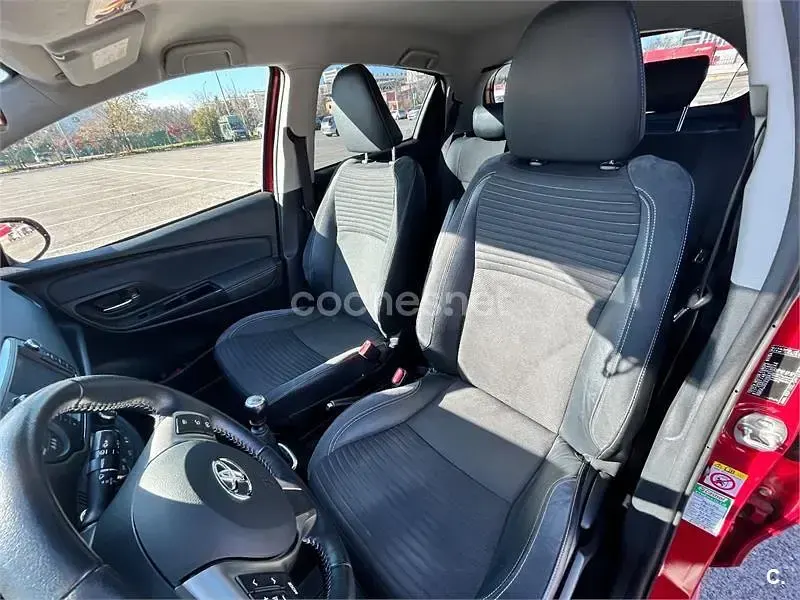 Occasion Toyota Yaris Active 99 PK (72 kW) 2015 Rood Hatchback