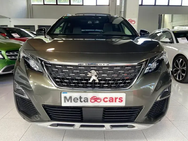 Usado Peugeot 3008 GT-line 131 CV (96 kW) 2020 Gris / plata SUV
