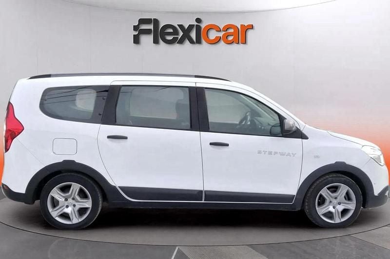 Usado Dacia Lodgy Comfort 116 CV (85 kW) 2022 Blanco Monovolumen