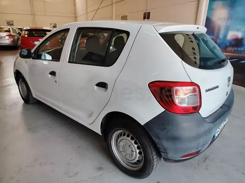 Usado Dacia Sandero Ambiance 75 CV (55 kW) 2016 Blanco Berlina