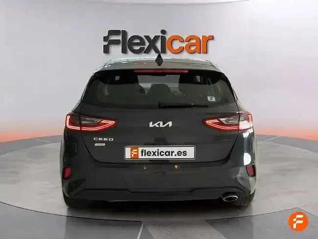 Usado Kia Ceed 136 CV (100 kW) 2023 Gris Utilitario