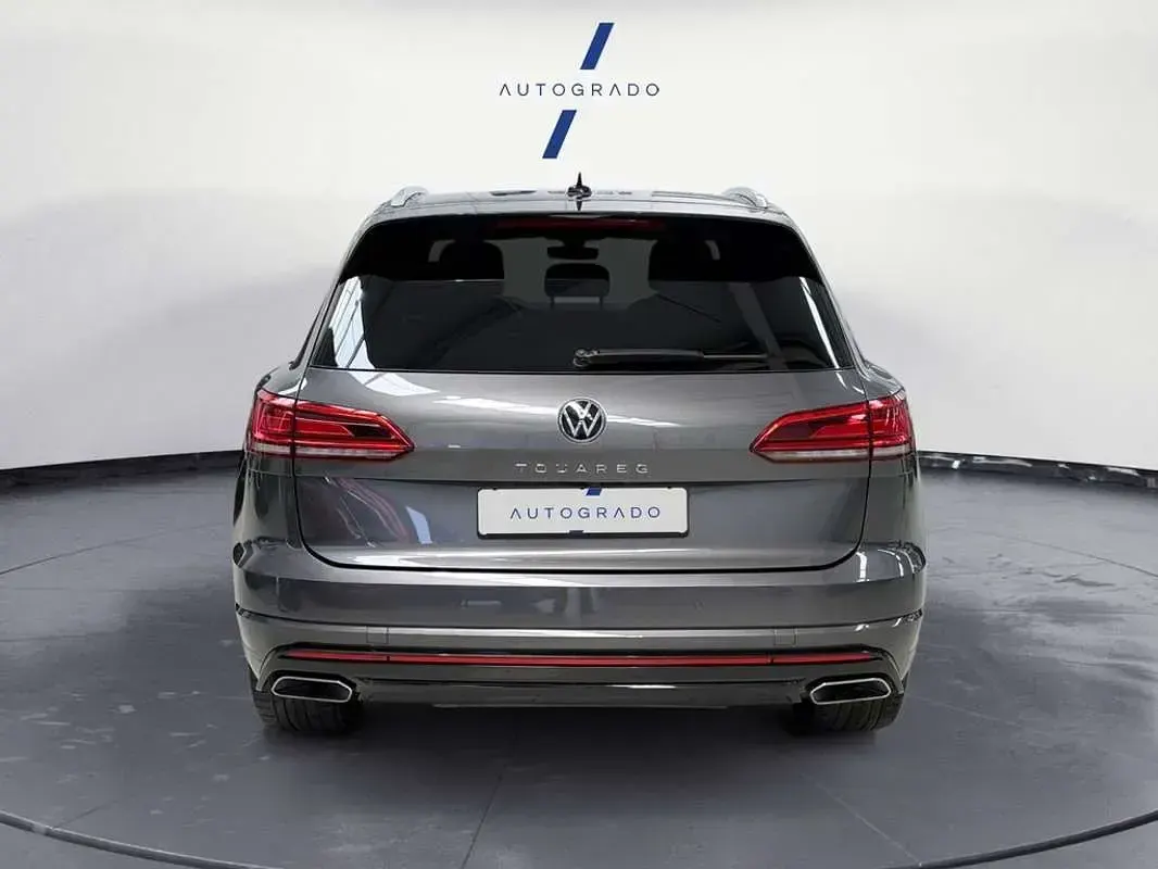 Usado VW Touareg 286 CV (210 kW) 2021 Gris SUV