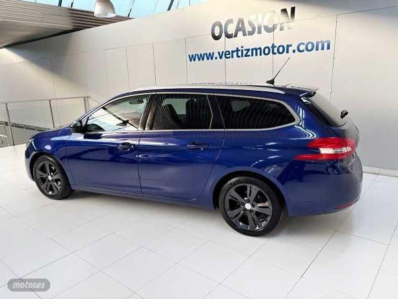 Usado Peugeot 308 Allure 131 CV (96 kW) 2020 Azul Familiar