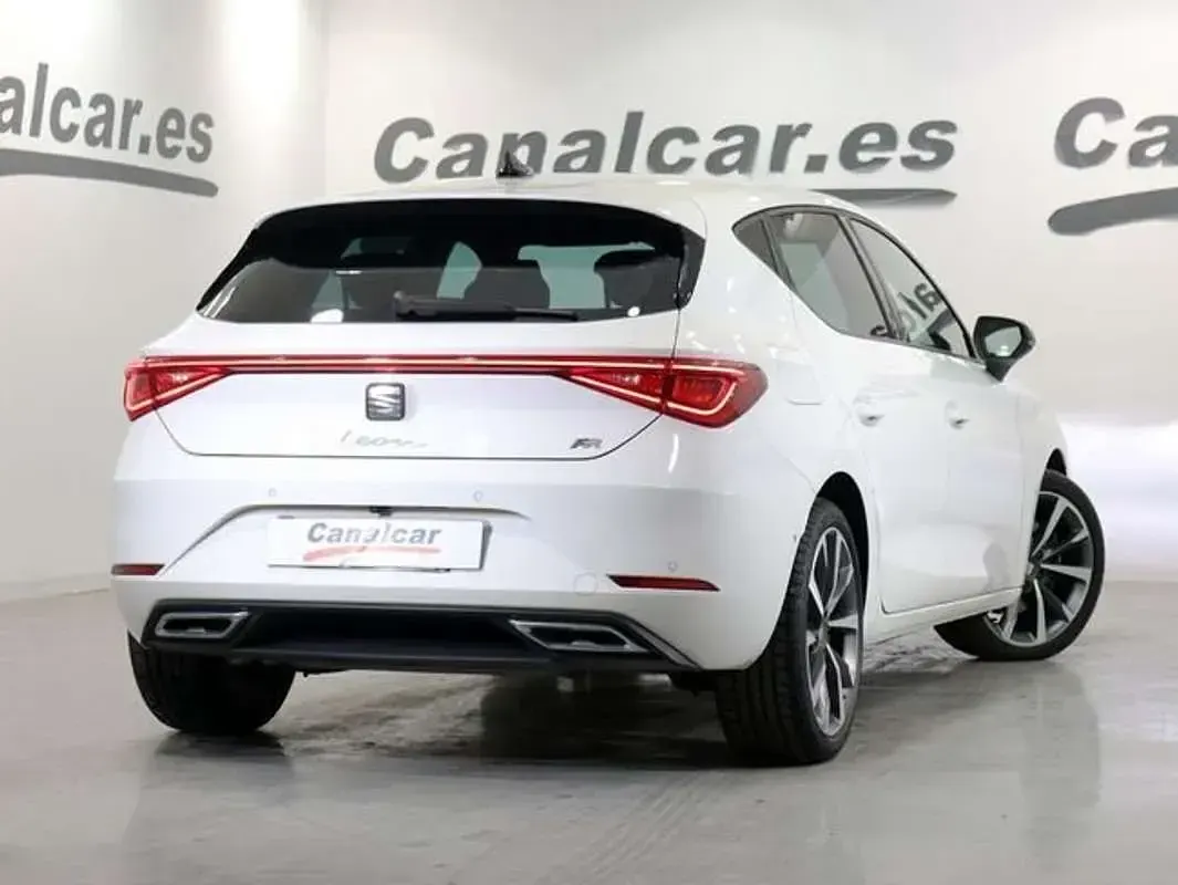 Usado Seat Leon FR 150 CV (110 kW) 2021 Blanco Monovolumen