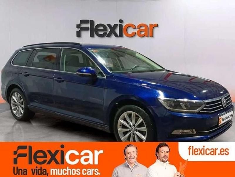 Usado VW Passat Advance 120 CV (88 kW) 2017 Azul Familiar