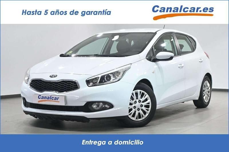 Blanco Usado 2015 Kia Ceed Utilitario | 7811 € (Precio justo) - Imagen 1/4