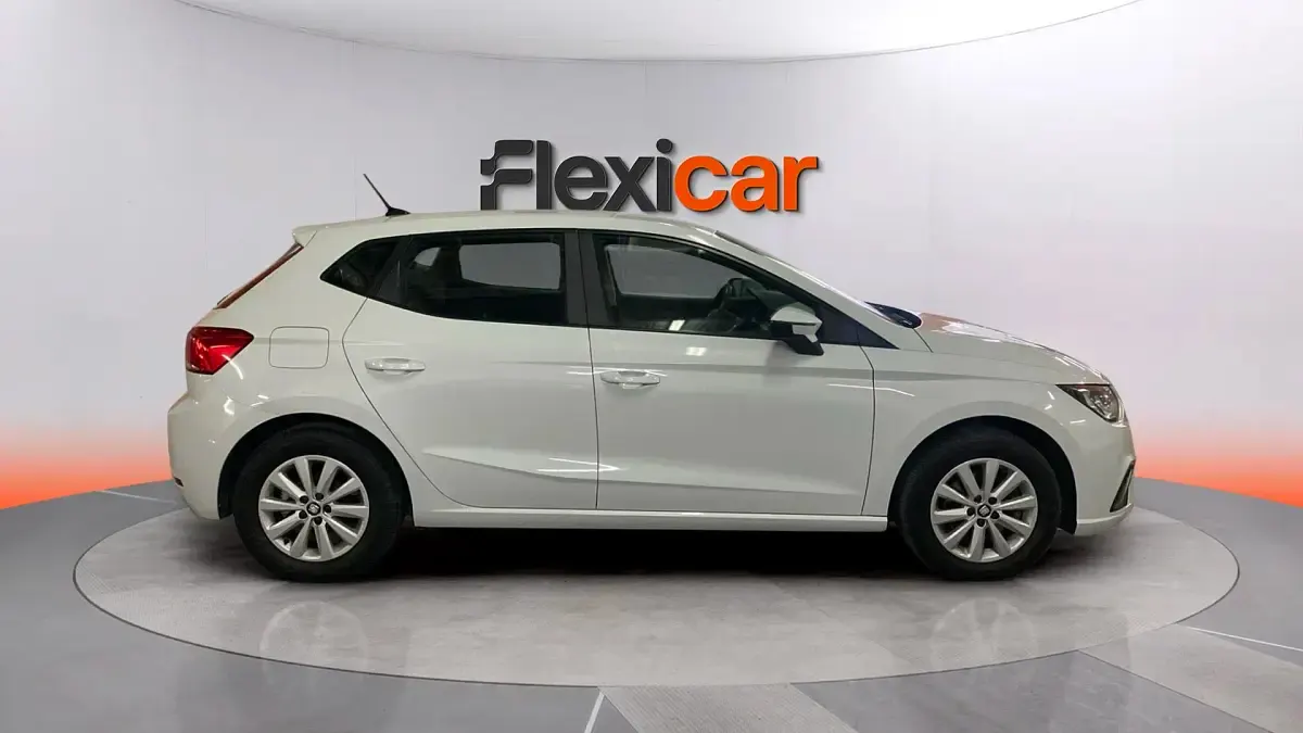 Usado Seat Ibiza Style 110 CV (80 kW) 2021 Blanco Utilitario