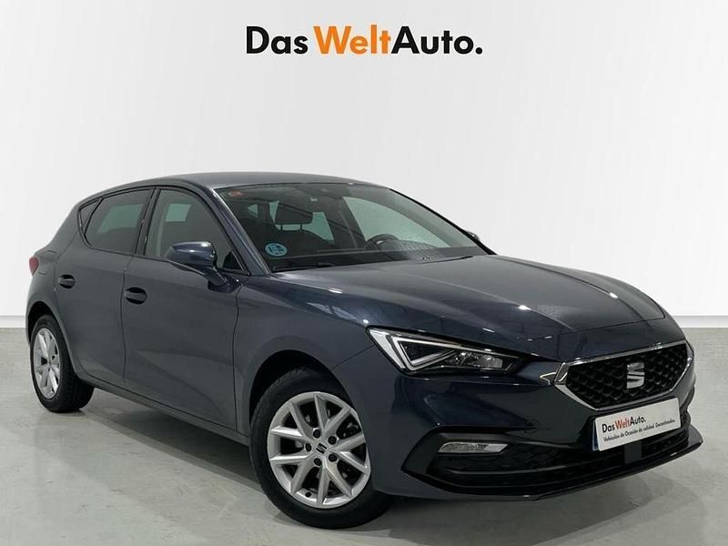 Usado Seat Leon Style 130 CV (95 kW) 2021 Gris Berlina