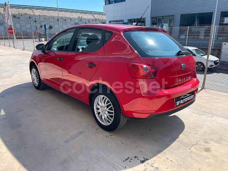 Usado Seat Ibiza Reference 70 CV (51 kW) 2012 Rojo Berlina