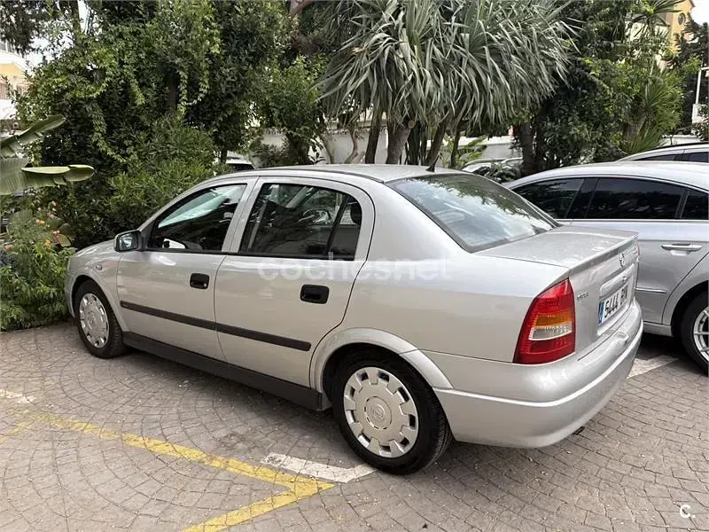 Usado Opel Astra Comfort 100 CV (73 kW) 2003 Gris / plata Berlina