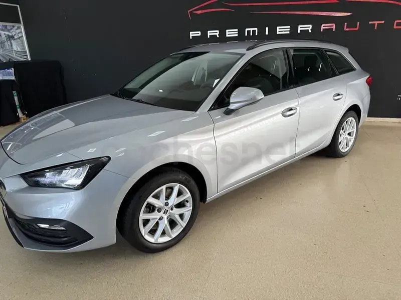Usado Seat Leon Style 115 CV (84 kW) 2021 Gris / plata Familiar
