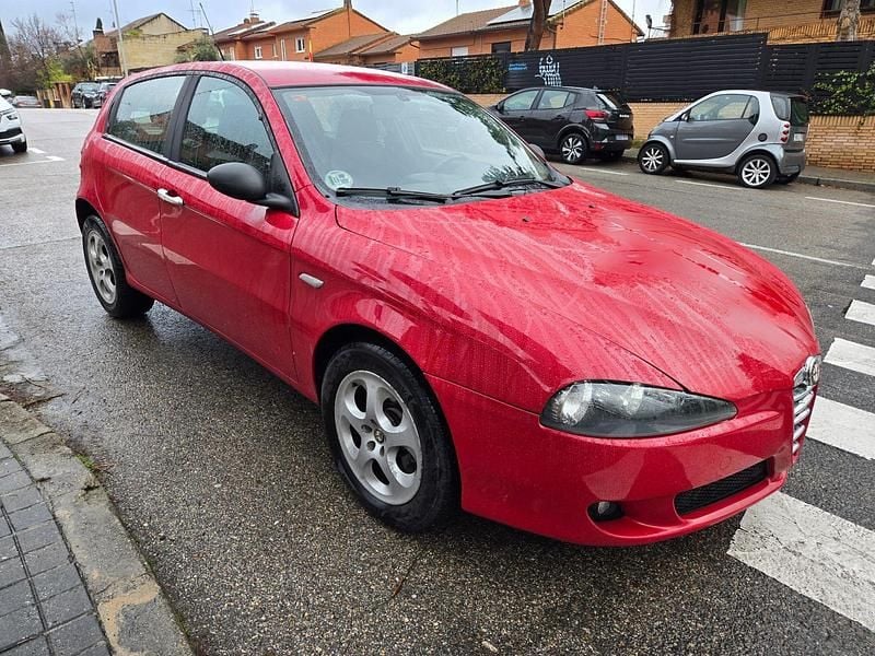 Usado Alfa Romeo 147 Distinctive 120 CV (88 kW) 2006 Rojo Utilitario