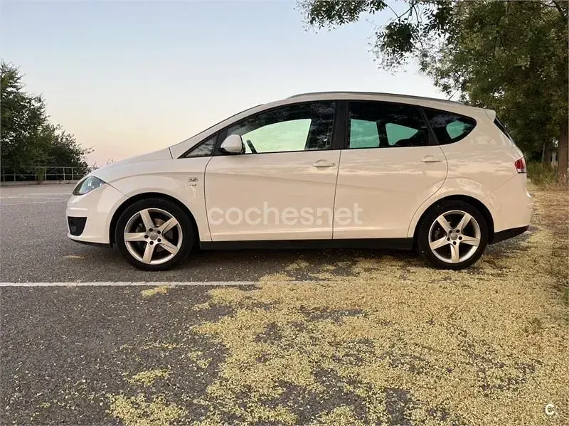 Usado Seat Altea XL Style 125 CV (91 kW) 2011 Blanco Monovolumen
