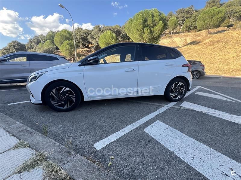 Usado Hyundai i20 100 CV (73 kW) 2021 Blanco Berlina