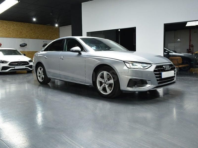 Usado Audi A4 Advanced Plus 150 CV (110 kW) 2021 Gris / plata Berlina
