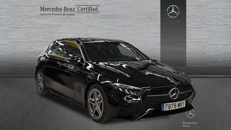 Usado Mercedes A180 AMG line 116 CV (85 kW) 2024 Negro Berlina