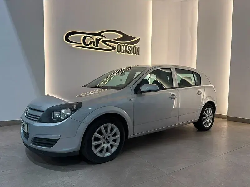 Usado Opel Astra Essentia 90 CV (66 kW) 2004 Gris / plata Berlina