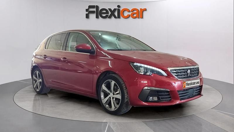 Usado Peugeot 308 Allure 131 CV (96 kW) 2018 Rojo Utilitario