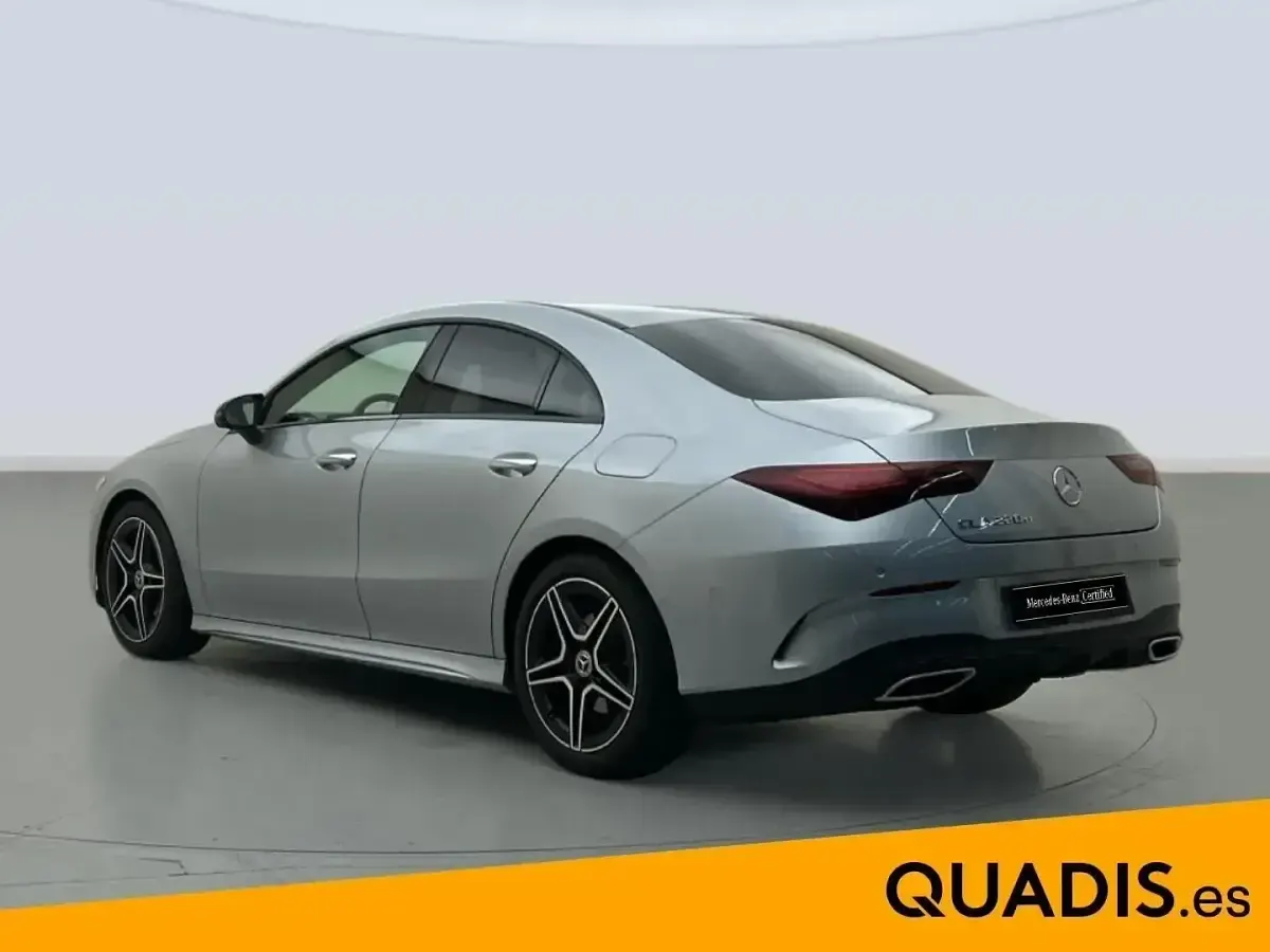 Usado Mercedes CLA220 190 CV (139 kW) 2025 Gris plata Berlina