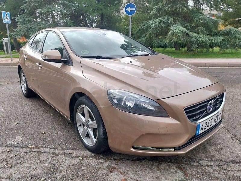 Usado Volvo V40 Kinetic 115 CV (84 kW) 2014 Beige Berlina